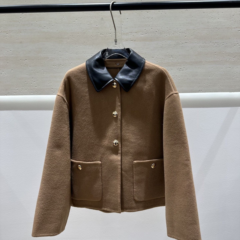 Ce1i*e outwears